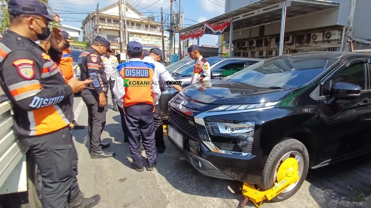 Razia Parkir Liar, Dishub Samarinda Gembok Ban hingga Derek Mobil