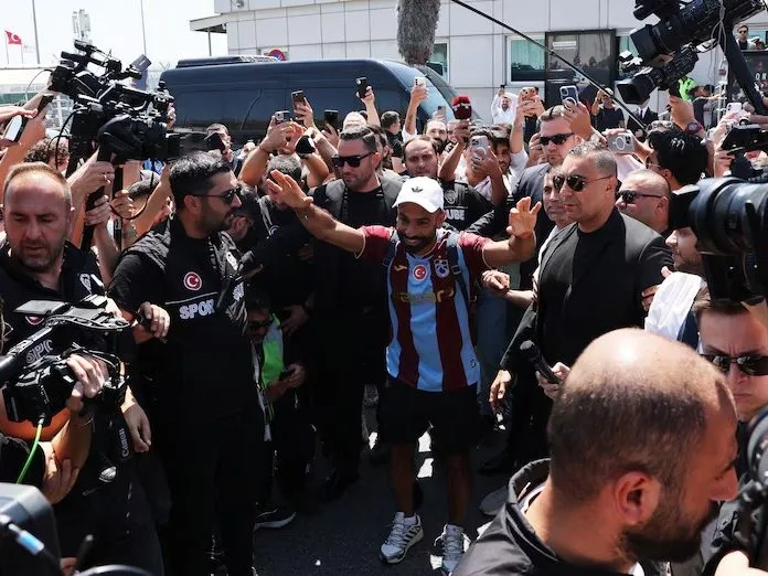 Gabung Trabzonspor, Mo Salah Disambut Meriah