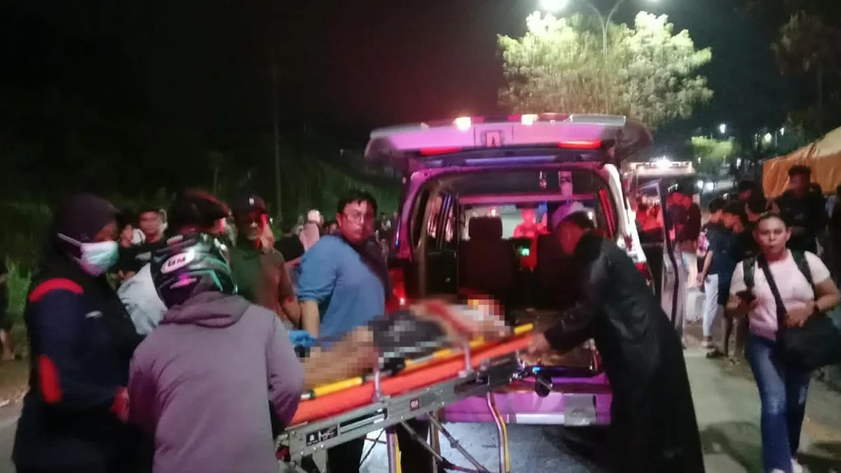 Korban saat dievakuasi oleh tim medis ke rumah sakit terdekat. (Foto: Dok. Info Taruna Samarinda)