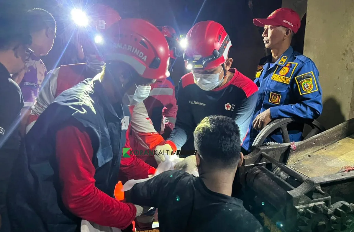 Tangan Kiri Terjepit Mesin, Pekerja Pabrik Mie di Jalan Jenderal Sudirman Samarinda Dievakuasi Tim Rescue