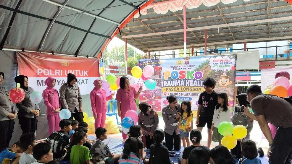 Polsek Melak dan Bhayangkari Gelar Trauma Healing bagi Korban Longsor Muara Bunyut