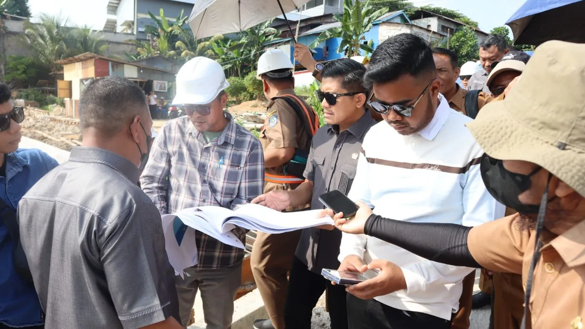 Ketua DPRD Bontang, Andi Faizal Sofyan Hasdam saat melakukan sidak di Tanjung Laut (Rahmadani/Korankaltim.com)
