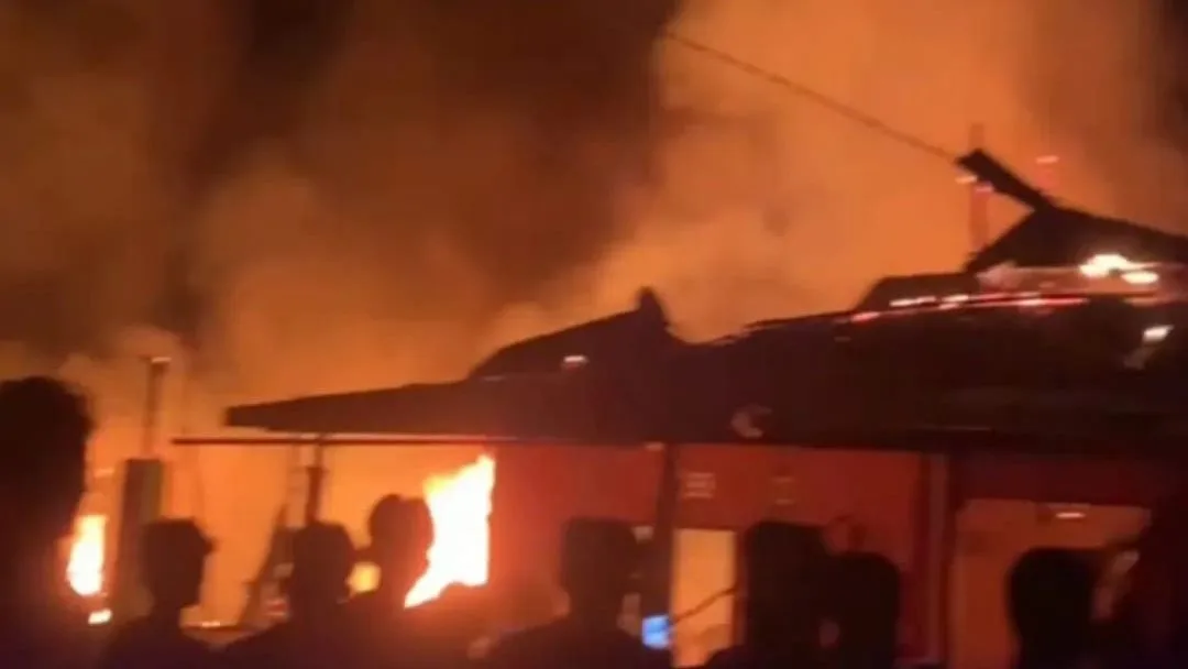 Diduga Korsleting Listrik, Satu Rumah Hangus di BTN Muara Jawa