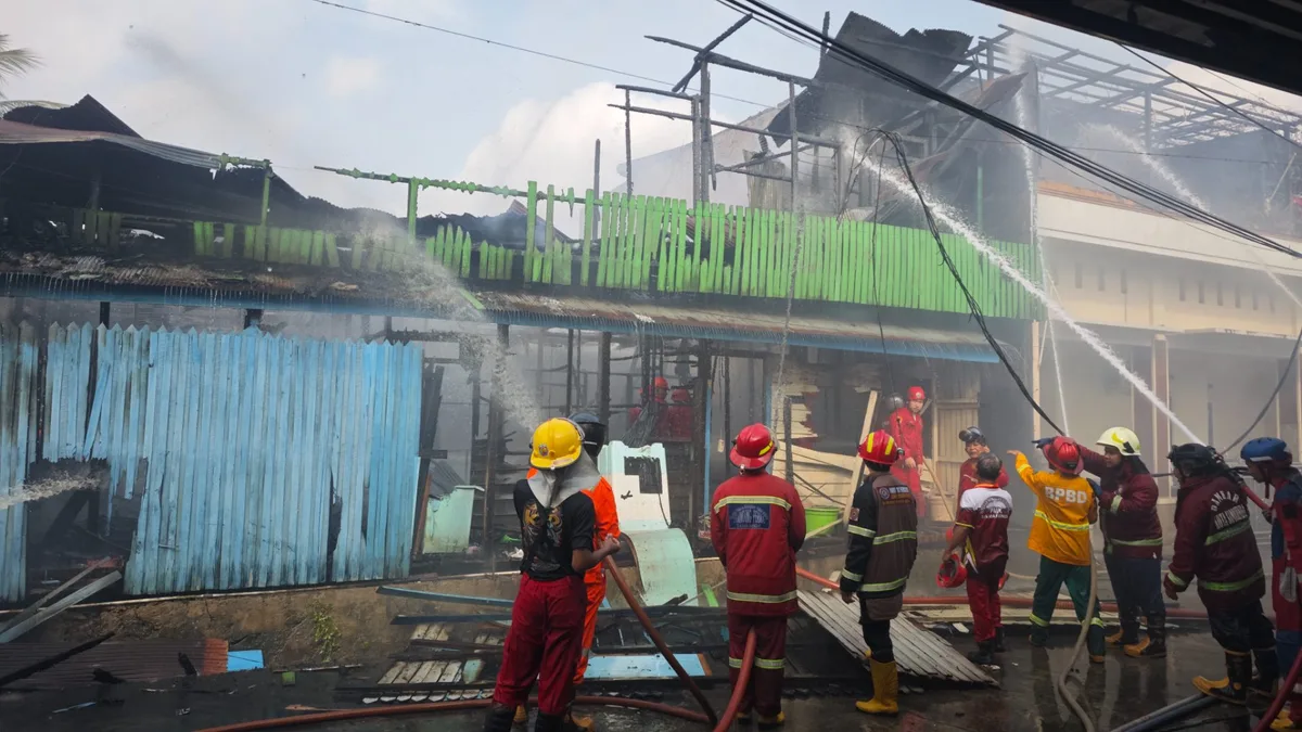Jalan Hasan Basri Samarinda Membara, 20 Pintu Bangsalan dan Lima Kendaraan Terbakar