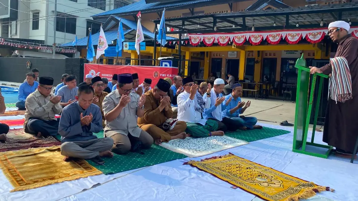 Suasana Sholat Istisqa yang digelar di halaman Kantor PWI Kaltim (dok.PWI kaltim)