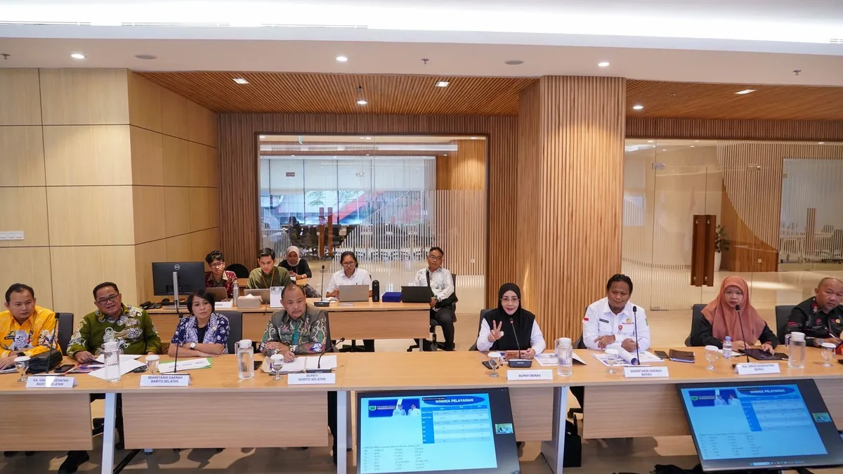 Bupati Berau Sri Juniarsih Mas didampingi Sekretaris Kabupaten Muhammad Said saat melakukan audiensi dengan Wakil Menteri Kesehatan RI Dante Saksono Harbuwono di Jakarta, Rabu (16/9/2026). (Foto: Dok.Humas Pemkab Berau)