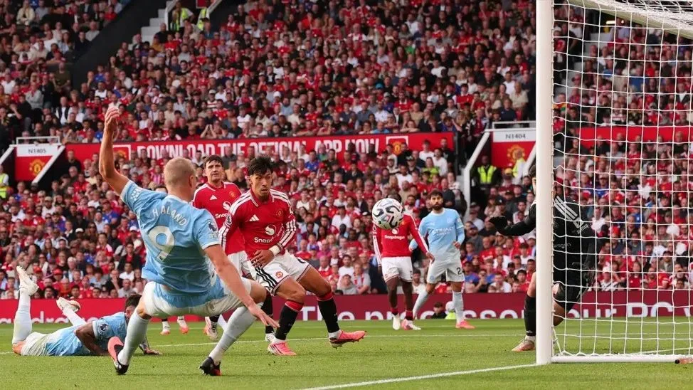 Otoritas Wasit Premier League Akui Kesalahan dalam Gol Erling Haaland ke gawang Manchester United