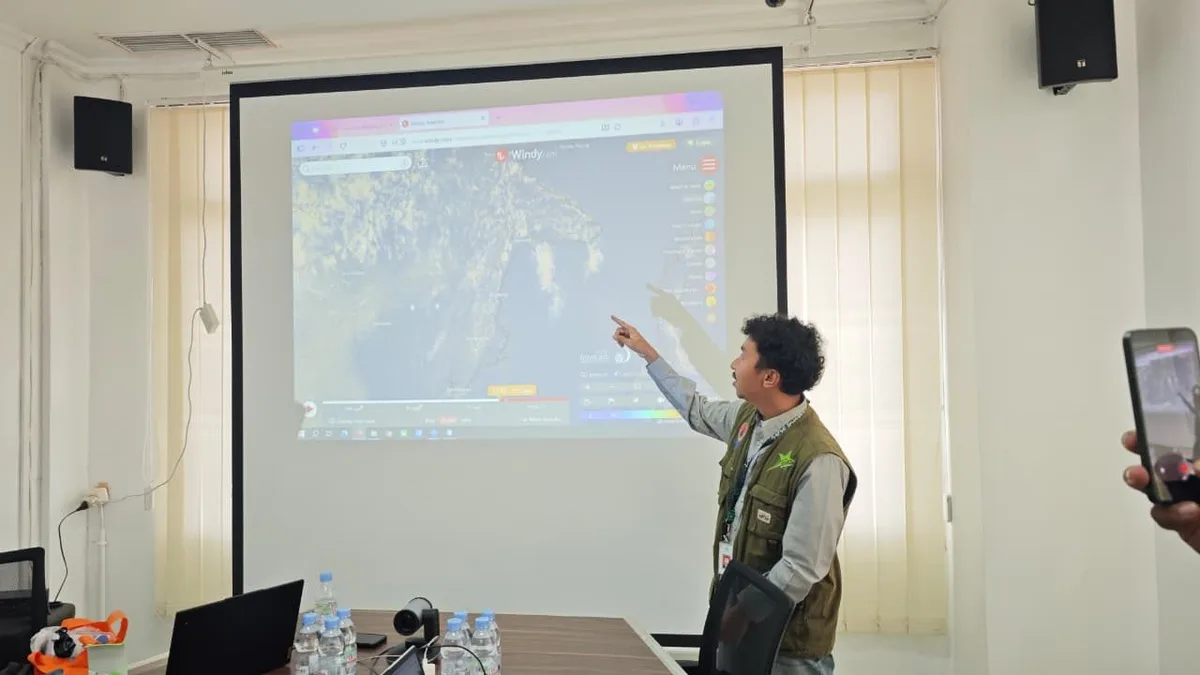 Langit Samarinda Masih Cerah, Pesawat OMC Menunggu Awan Layak Disemai