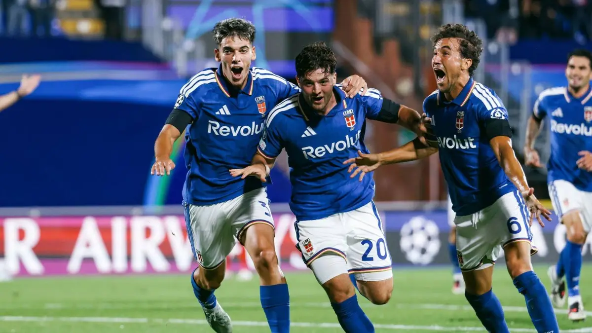 Martin Baturina (tengah) membuka kran gol untuk Como pada laga perdana mereka di Liga Champions dini hari tadi saat menjamu RB Leipzig . (comoweb)