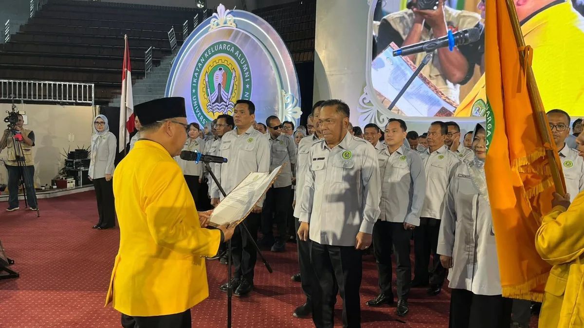 Prosesi pelantikan DPP IKA Unmul di GOR 27 September. (Foto: Rafik/Korankaltim.com)