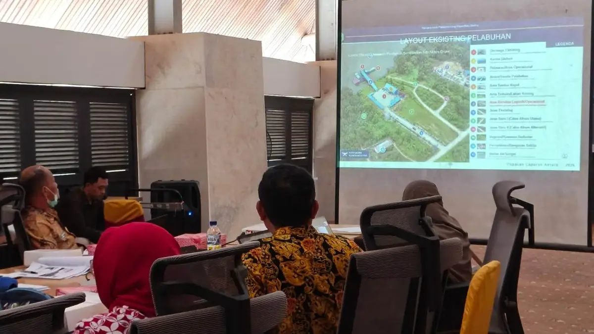 kajian Rencana Induk Pelabuhan serta Dokumen Daerah Lingkungan Kepentingan (DLKP) dan Dokumen Daerah Lingkungan Kerja (DKLR) yang berlangsung di Ruang Balkon Kantor Bupati Mahulu, Jumat (25/9/2026). (Foto: Julika/Korankaltim.com).