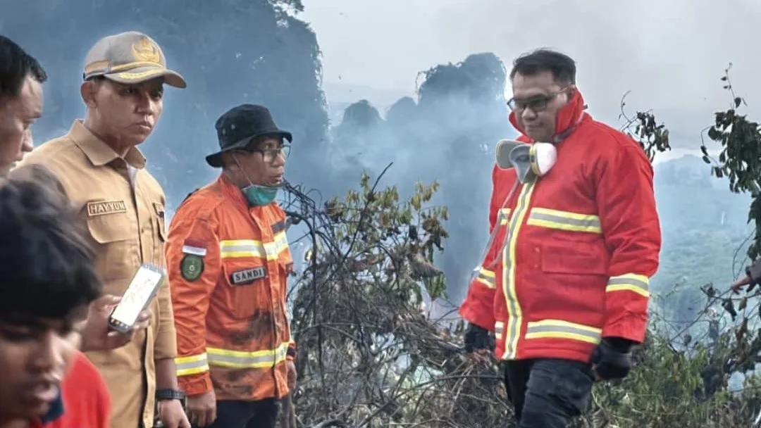 Tinjau Karhutla di Bengkinang Loa Tebu, Bupati Instruksikan Polres Kukar Pidanakan Oknum Penyerobotan Lahan Bekas Terbakar
