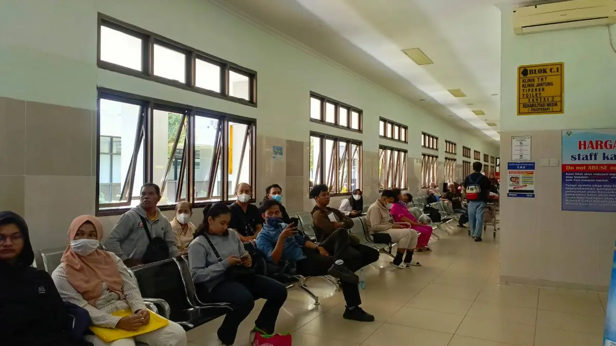 Suasana pelayanan kesehatan oleh masyarakat di RSUD AWS Samarinda (Surya/Korankaltim.com)