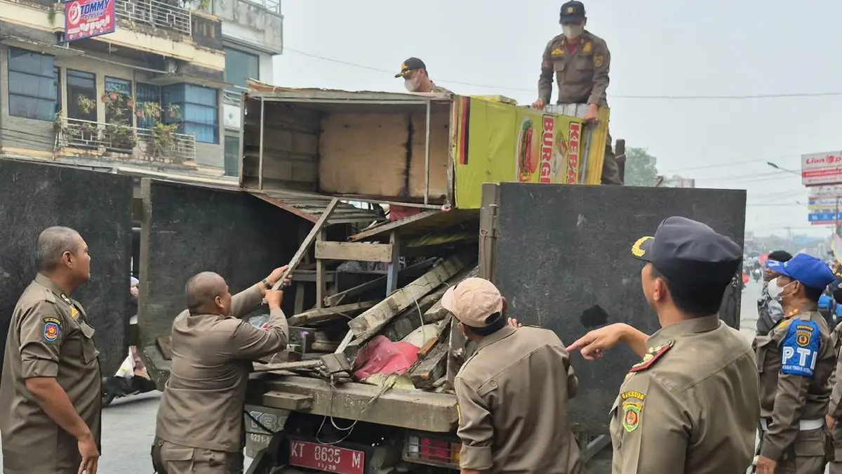 Bangunan Liar di Gang 9 Pelita Ditertibkan, Tiga Pemilik Lapak Diberi Waktu Seminggu