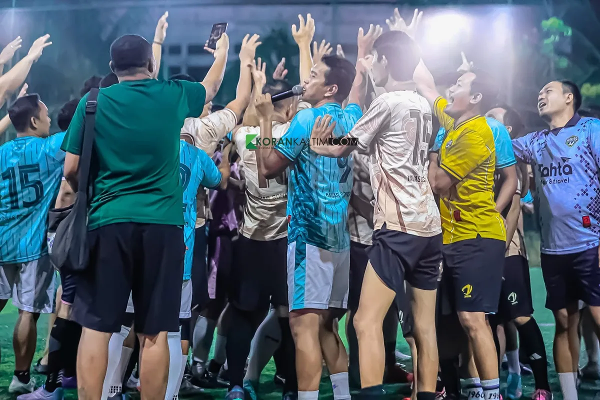 Kebersamaan dan keseruan member Navas Somvot FC. (Foto: Heri/Korankaltim.com)