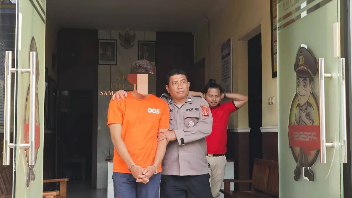 Pelaku saat diamankan oleh tim Opsonal Polsek Samarinda Ulu. (Adnan Abdul/KoranKaltim.com)