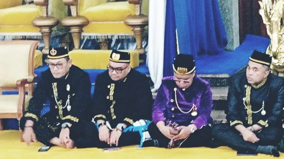 Bupati saat hadiri Bepelas malam pertama Erau 2026 (heri/korankaltim.com)