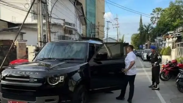Mobil Land Rover Defender yang digunakan Wali Kota Samarinda Andi Harun dan sempat mengundang polemik beberapa waktu lalu. (dokkorankaltim)