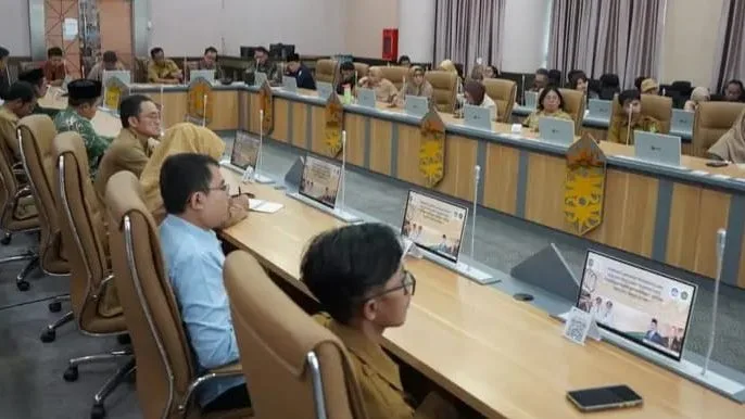 Seminar laporan pendahuluan kajian penulisan sejarah. (Foto: Zulhamri/Korankaltim.com)