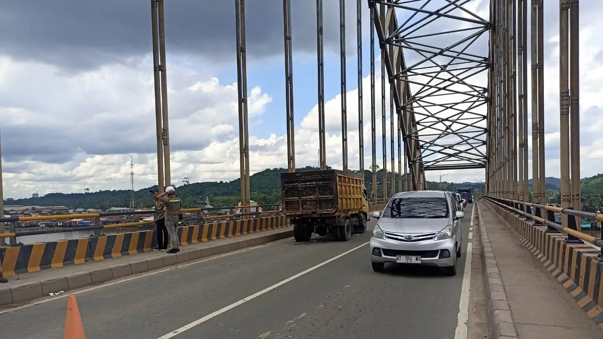 Pemasangan PJU di Jembatan Mahulu belum bisa terealisasi dikarenakan faktor ketersediaan anggaran (Surya/Korankaltim.com)